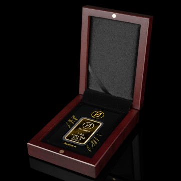 Mahogany wooden gift box for a single gold bar in blister packaging